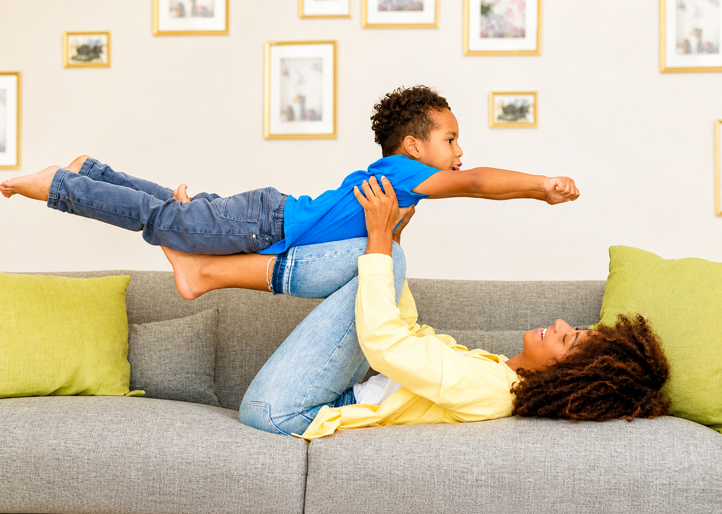 BoyFlyingMom